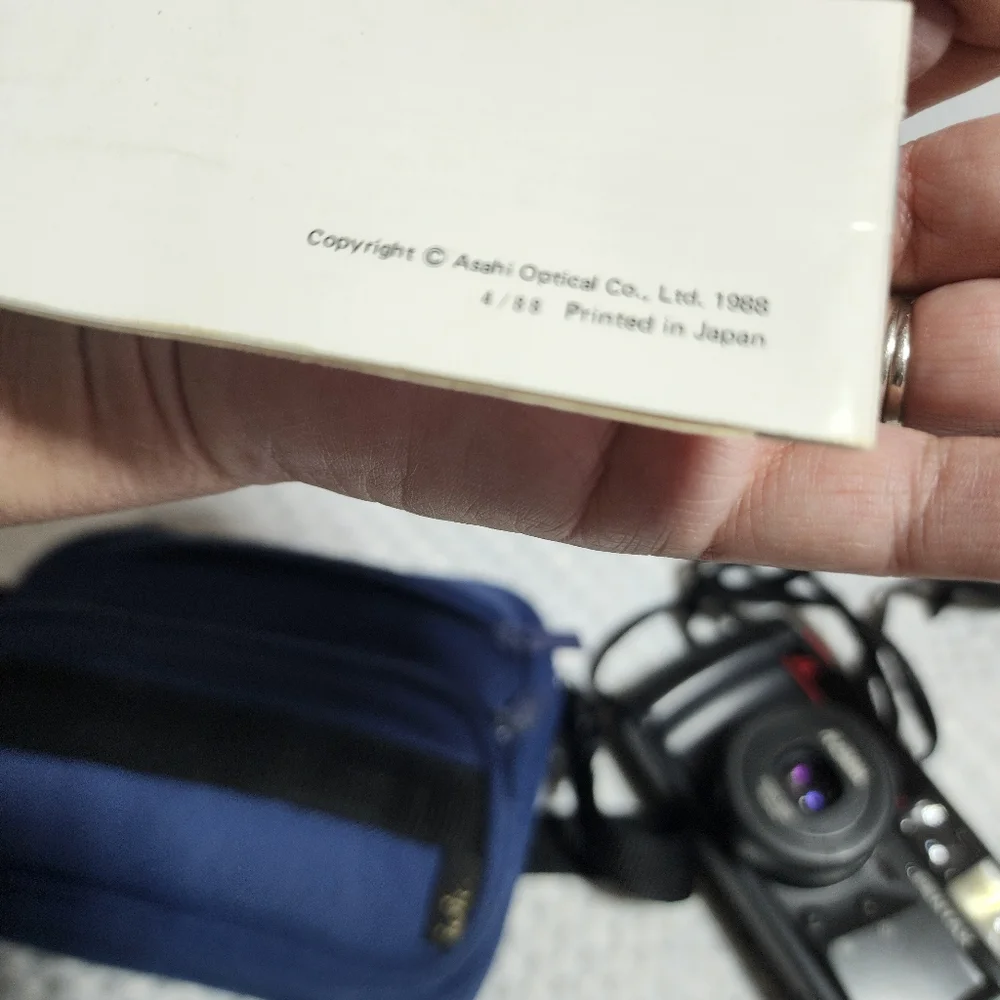 PENTAX VINTAGE EUC IQZOOM70 35MM 1988 POINT AND SHOOT CAMERA AND BAG